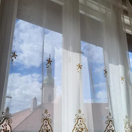 Bed & Breakfast Extralarge Queen In The Heart Of With Balcony *