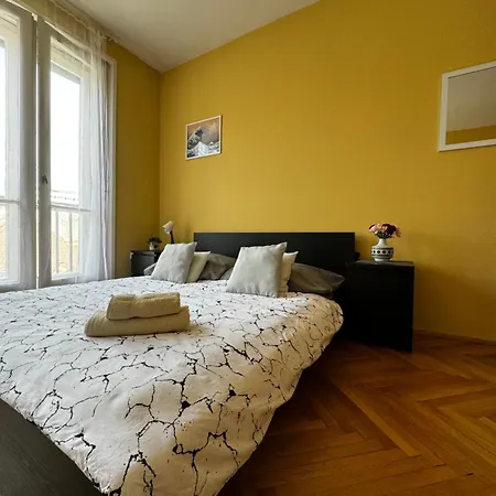 Bed & Breakfast Extralarge Queen In The Heart Of With Balcony Bratislava
