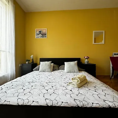 Alojamento de Acomodação e Pequeno-almoço Extralarge Queen In The Heart Of With Balcony