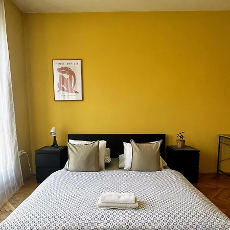 Alojamento de Acomodação e Pequeno-almoço Extralarge Queen In The Heart Of With Balcony *