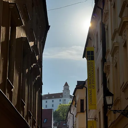 Extralarge Queen In The Heart Of With Balcony Alojamento de Acomodação e Pequeno-almoço Bratislava