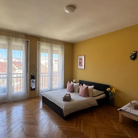 Extralarge Queen In The Heart Of With Balcony * Bratislava