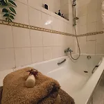 Bed & Breakfast Extralarge Queen In The Heart Of With Balcony *